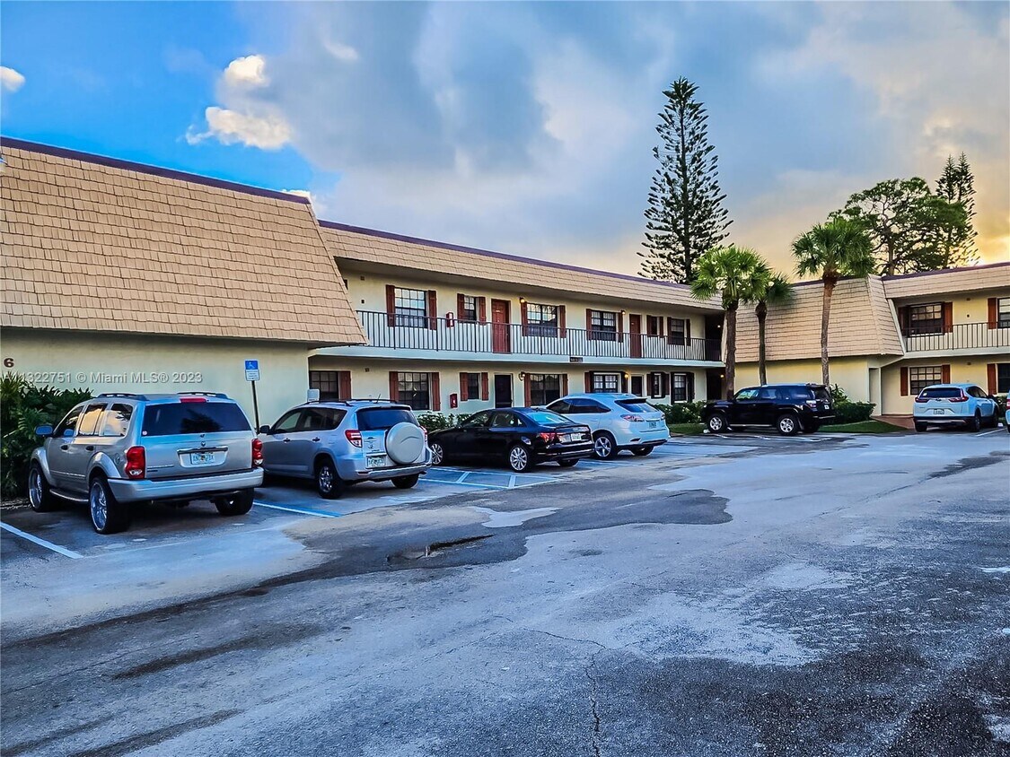 4460 Oak Terrace Dr Unit 4460, Greenacres, FL 33463 Condo for Rent in Greenacres, FL