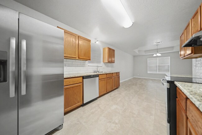 Foto del edificio - 214 Cedar Ridge Dr