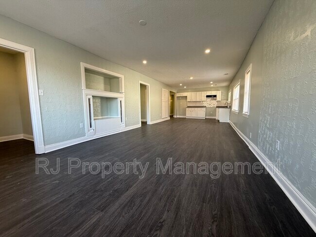 Foto del edificio - 61 S Parkway E