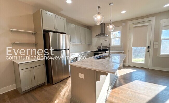 Foto del edificio - 220 Croleywood Ln