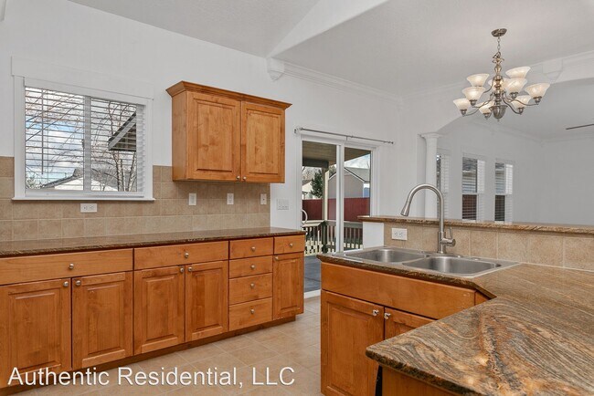 Foto del edificio - 4 br, 2.5 bath House - 1100 S Grayling Avenue