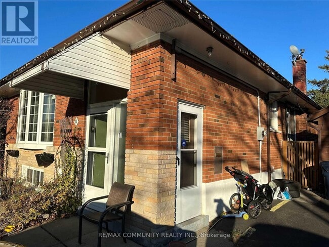 Building Photo - 11 Ingrid Dr
