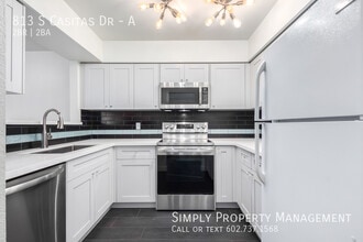 Building Photo - 813 S Casitas Dr