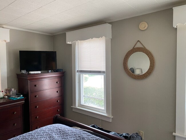 Bedroom - 16 Harrison St