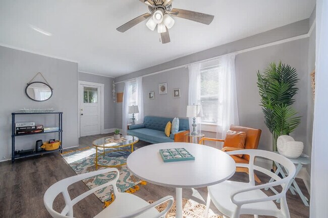 Foto del edificio - 5706 N Suwanee Ave