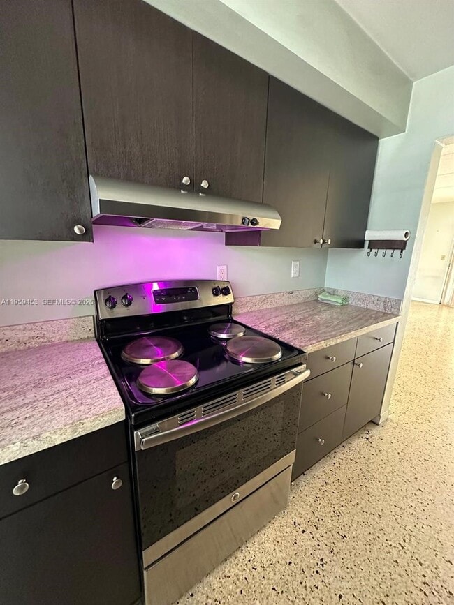 Building Photo - 1154 W 35th St