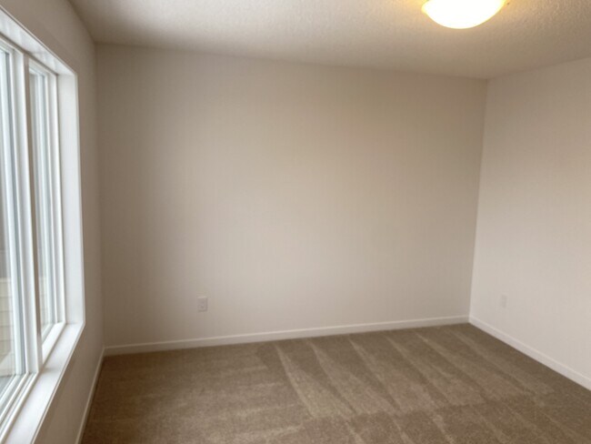 Photo du bâtiment - 1530 Tamarack Blvd NW
