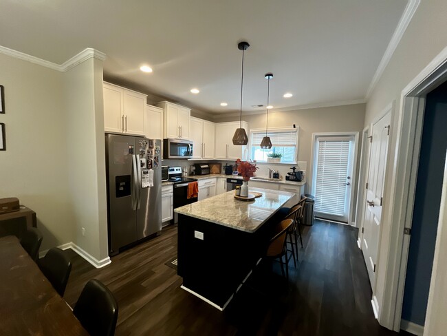 Kitchen - 206 Sonoma Dr