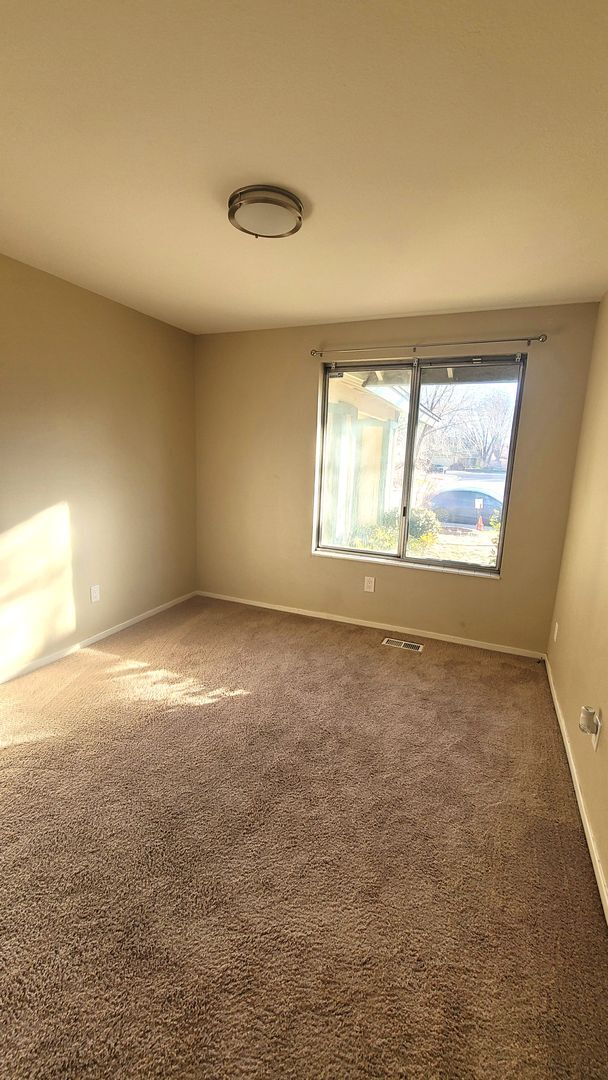 Building Photo - Gorgeous 4 Bed Home In Donner Springs!