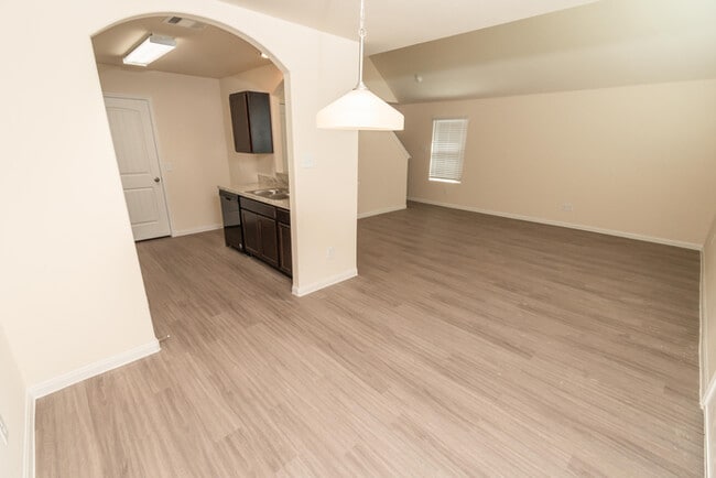 Building Photo - 4202 Silver Ranch Rd