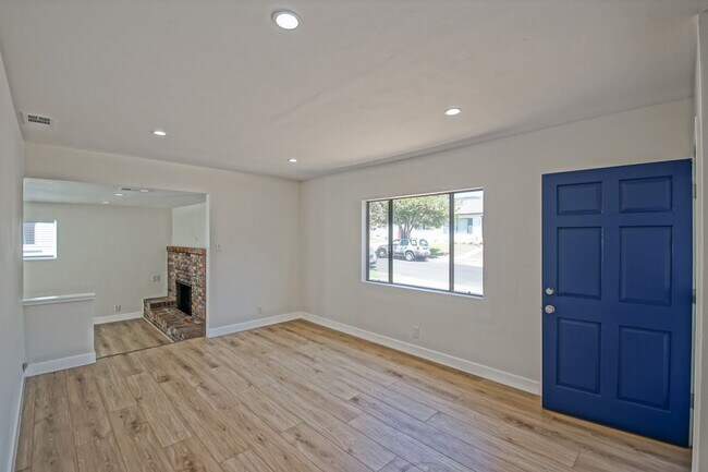 Building Photo - BEAUTIFULLY REMODELED, BRIGHT & AIRY LIBER...
