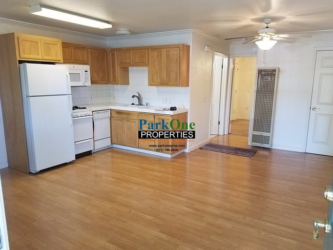 Building Photo - Ground Floor Unit With In-Unit Laundry