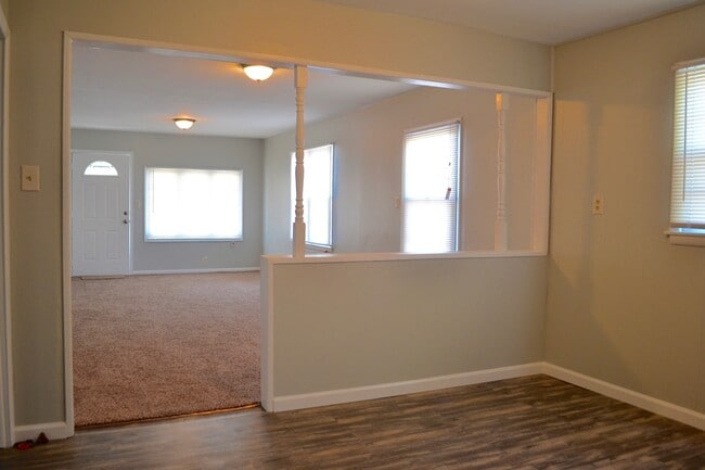 Foto del edificio - Remodeled 3 bedroom near 21st and Amidon