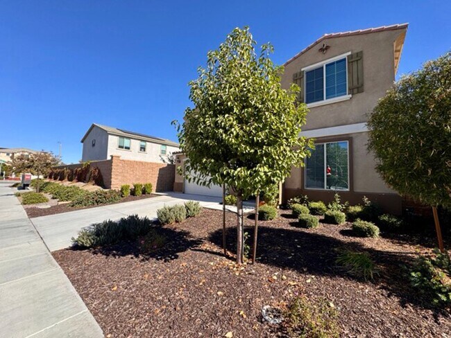 Foto del edificio - Welcome to this stunning two-story home lo...