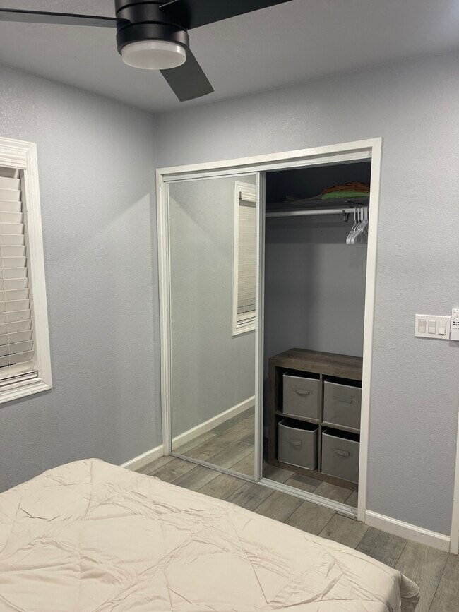 Foto del edificio - 2529 Crommelin Ave