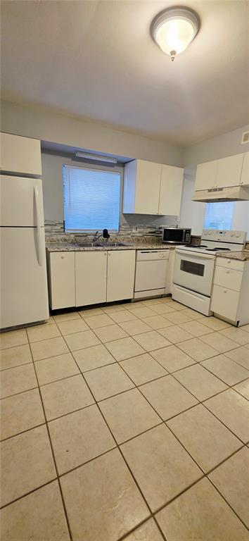 Building Photo - 10225 N Ojus Dr