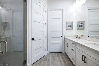 Building Photo - 6875 Saona CT