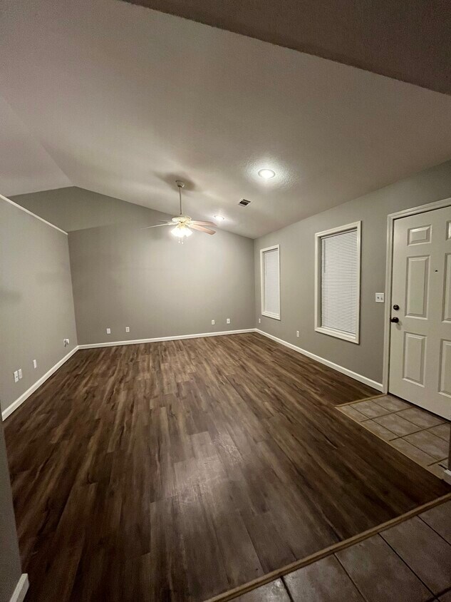 Foto principal - 1401 Lakewood Dr