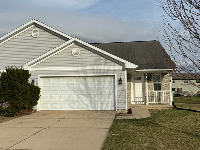 Foto del edificio - 648 S Burr Oak Ave