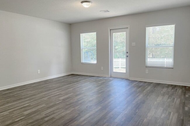 Building Photo - The home is a 1 story, 2 car garage 3 bedrooms, 2 full baths. Open floor plan from the kitchen ar...