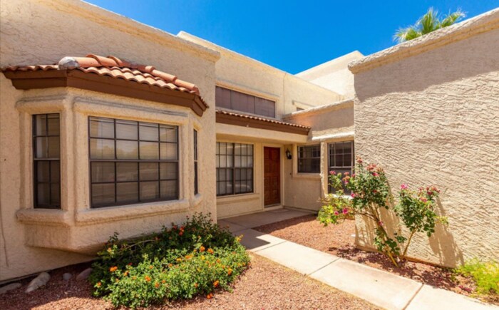 Primary Photo - 1825 E VINEDO LN - 3BR 2BA McClintock/Elliot