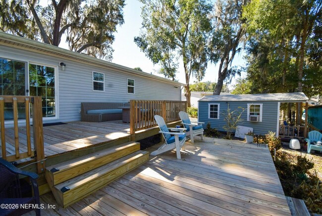 Building Photo - 204 Lakeview Dr