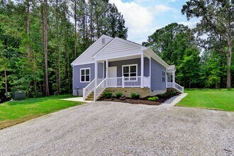 Building Photo - 220 Curry Dr