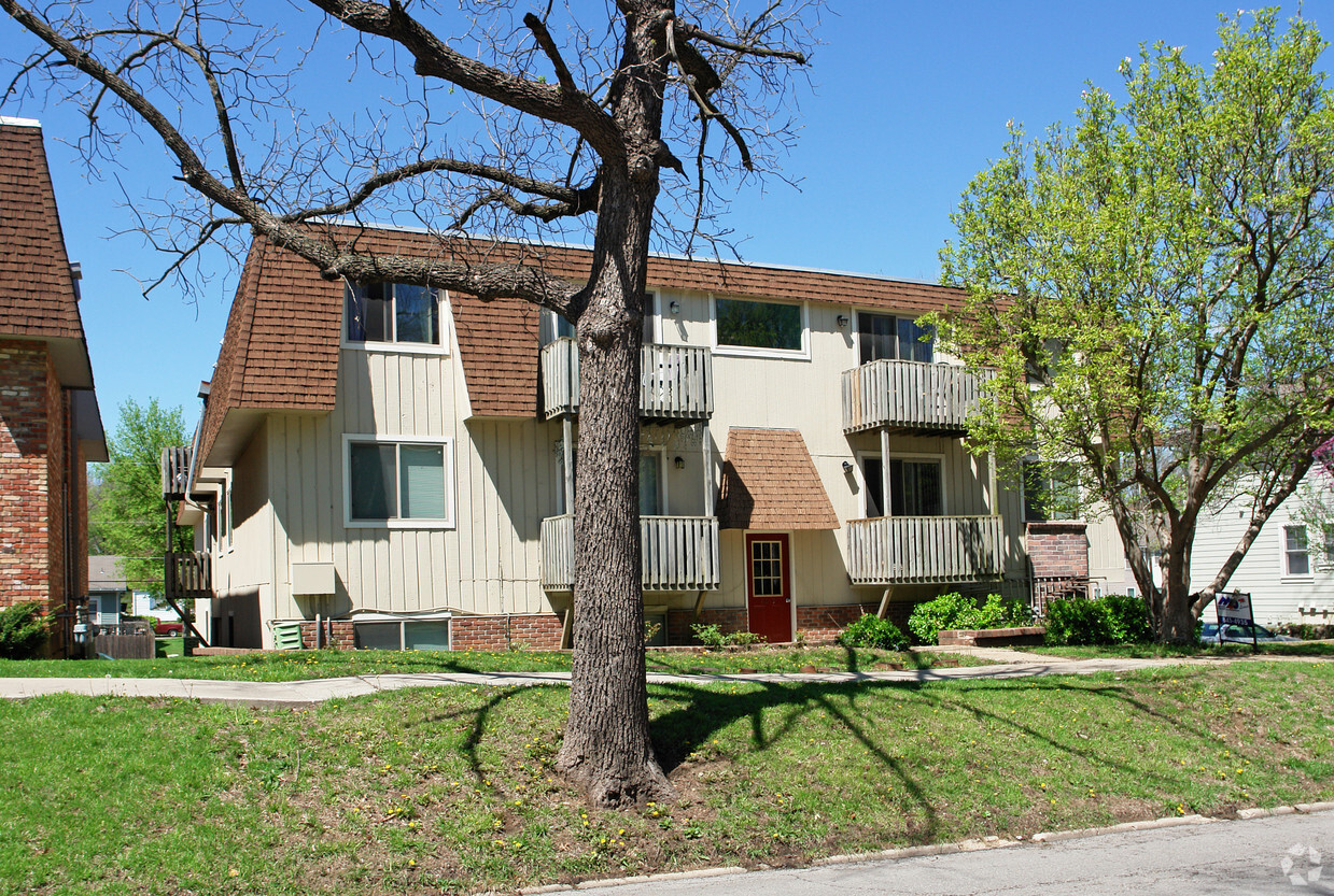 Primary Photo - Eastview Apartments