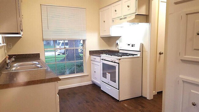 Foto del edificio - 12427 Fairpoint Dr