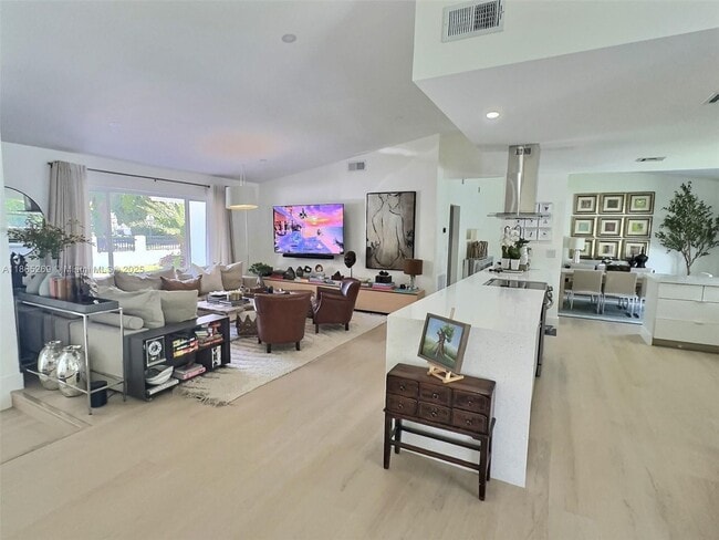 Foto del edificio - 4499 SW 14th St