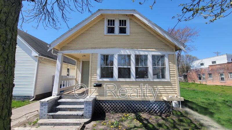 Primary Photo - 3149 Elm St