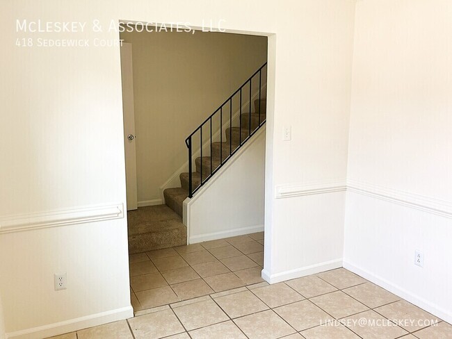 Building Photo - 418 Sedgewick Ct