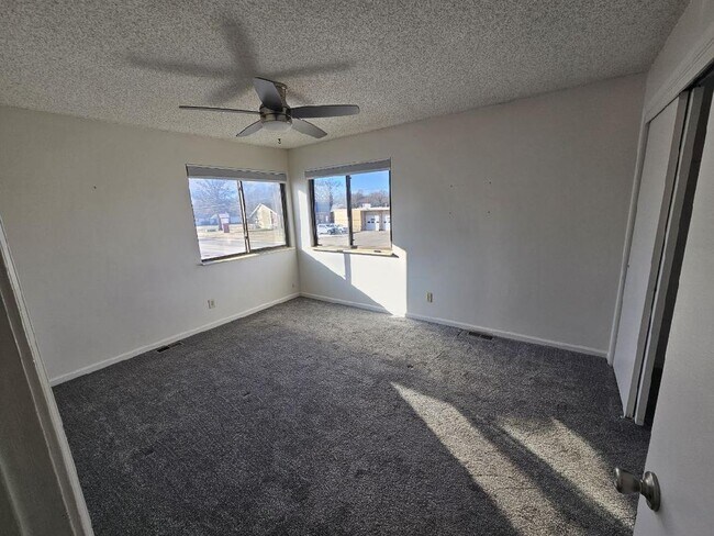 Foto del edificio - 8724 W University St