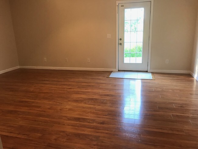 Sala de estar - 885 Old Stage Rd