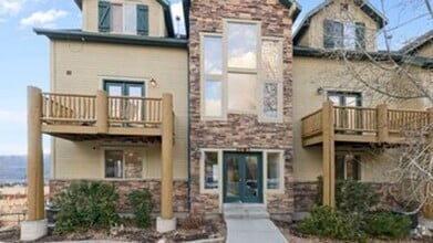 Building Photo - 5063 E Lakeview Dr