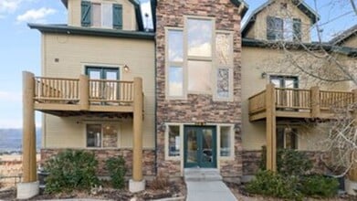 Building Photo - 5063 E Lakeview Dr