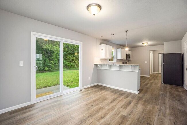 Building Photo - 613 Courtyard Pl