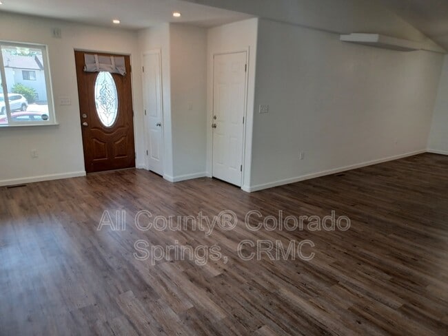 Building Photo - 53 Royal Crest Dr