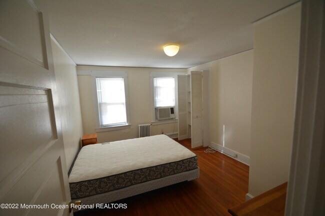 Building Photo - 316 Hume St