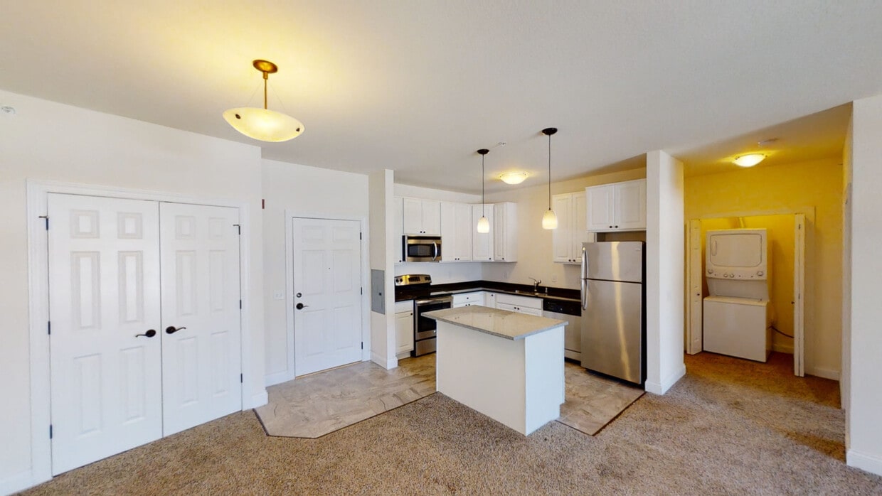 Foto principal - Delafield Woods Apartments