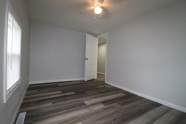 Building Photo - 1324 N 5th St