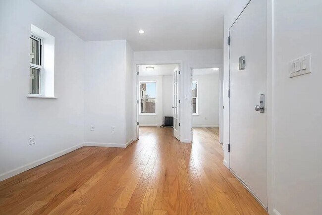 Building Photo - 308 Kosciuszko Street