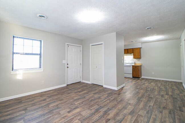 Foto del edificio - 12-412 Thompsonville Ln