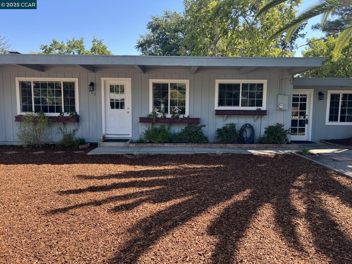 Foto principal - 760 Rosewood Dr