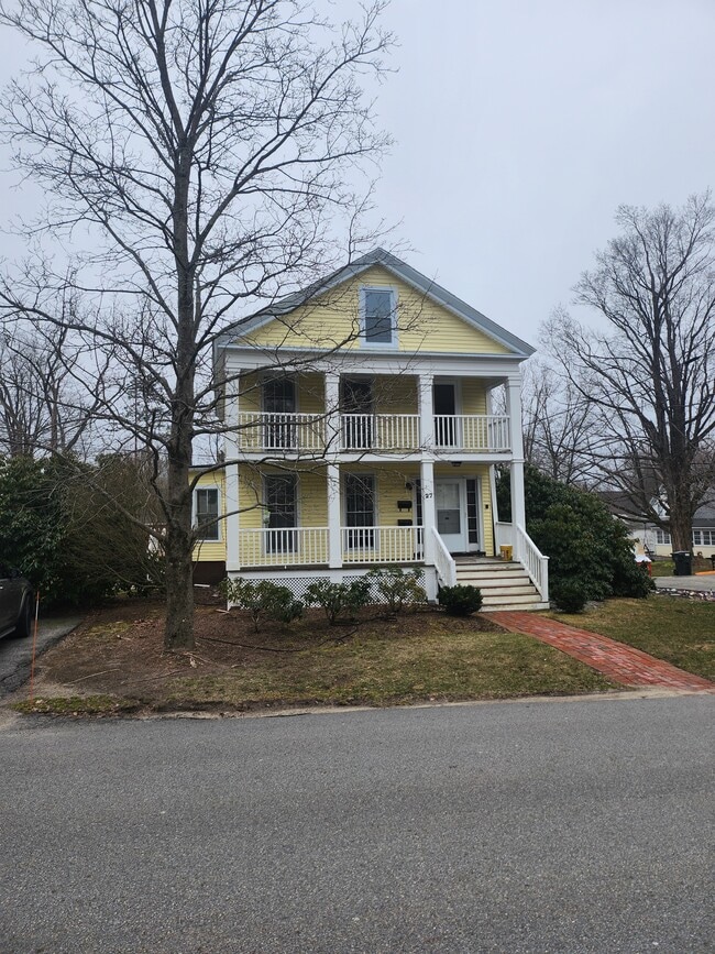 Building Photo - 27 Walnut St