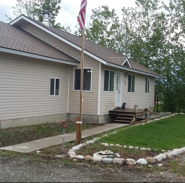 Building Photo - 130 Lilac Dr