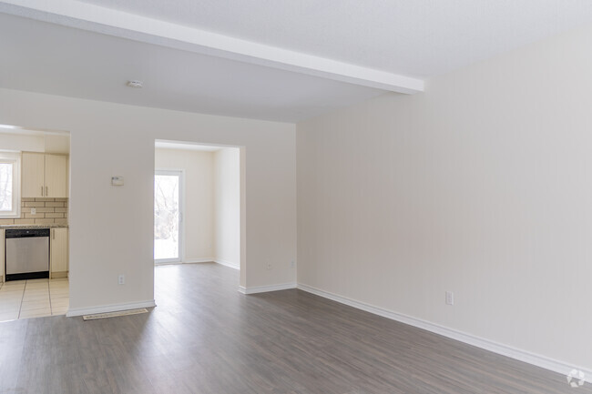 3BR, 1.5BA - Salon - Stoneglen Townhouses