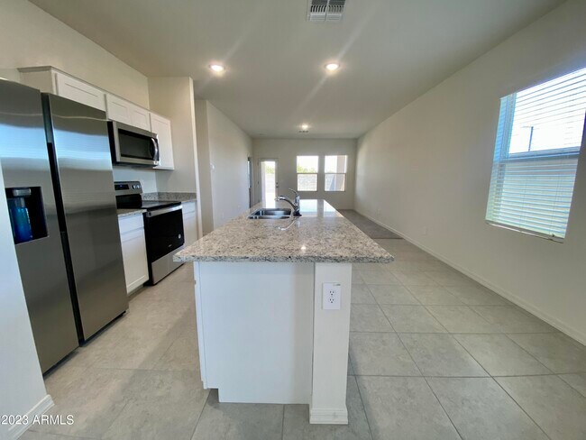 Foto del edificio - 11009 N 165th Ave