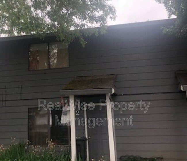 105 S Shasta Ave Unit 2, Eagle Point, OR 97524 Condo for Rent in Eagle Point, OR