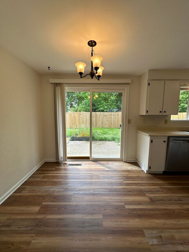 Foto del edificio - Three Bedroom Home in North Salem with New...